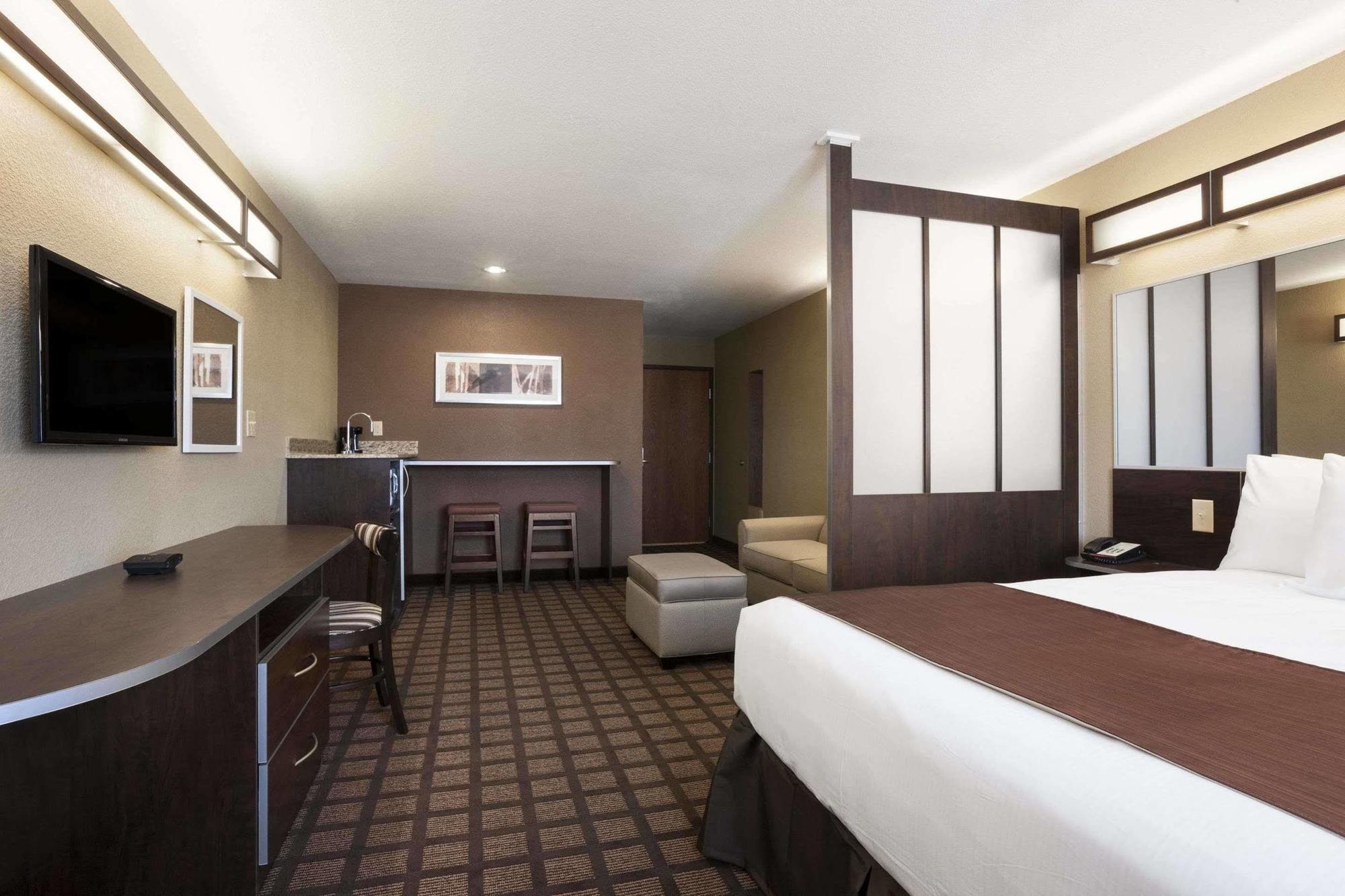Microtel Inn & Suites Kenedy Zewnętrze zdjęcie